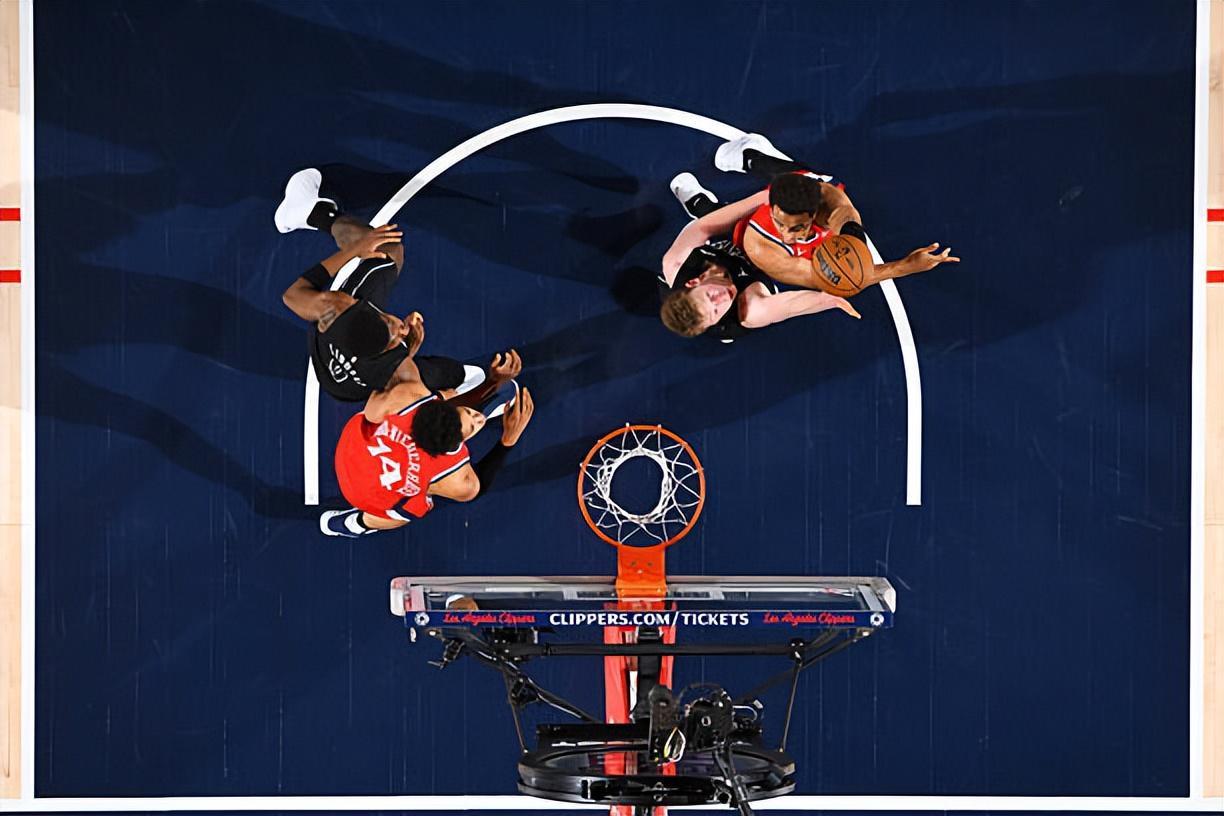 世界杯在线观看软件-垃圾时间连续拿下8分,锋线新星会有机会继续留在快船吗?